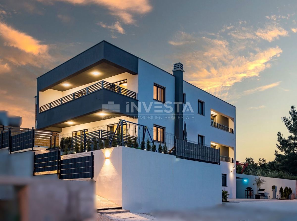 Villa di lusso con piscina vicino al mare a Medolino