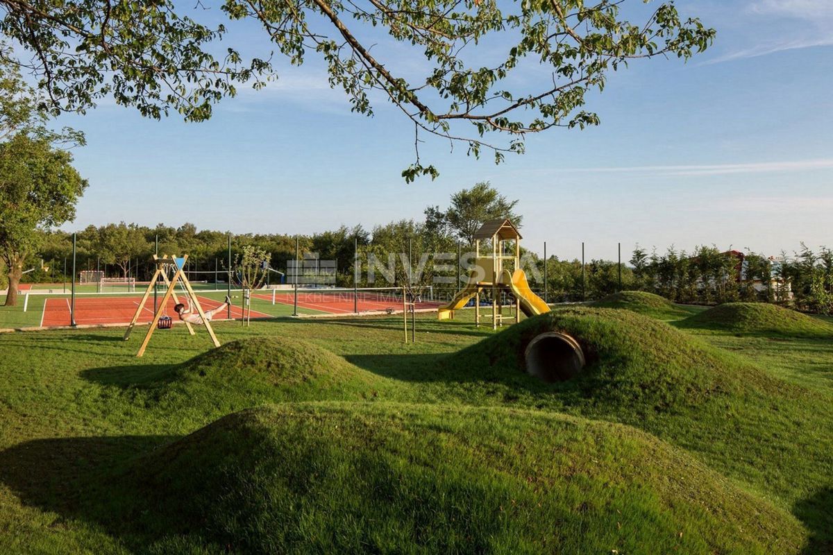 Bellissima villa di pietra con campi sportivi