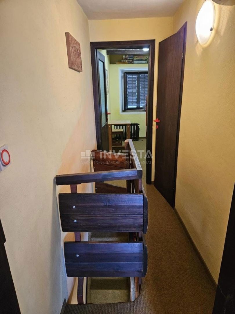 Peroj, casa a schiera abitabile con grande terrazza