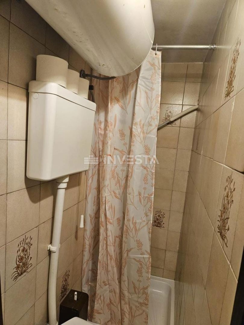 Peroj, casa a schiera abitabile con grande terrazza