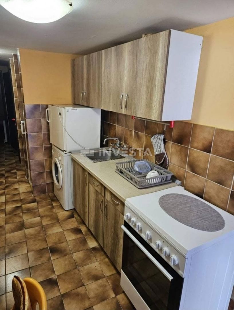 Peroj, casa a schiera abitabile con grande terrazza