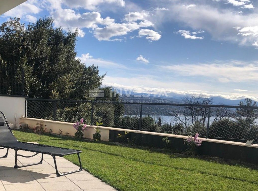 OPATIJA – appartamento di lusso con vista mare, posto auto e giardino