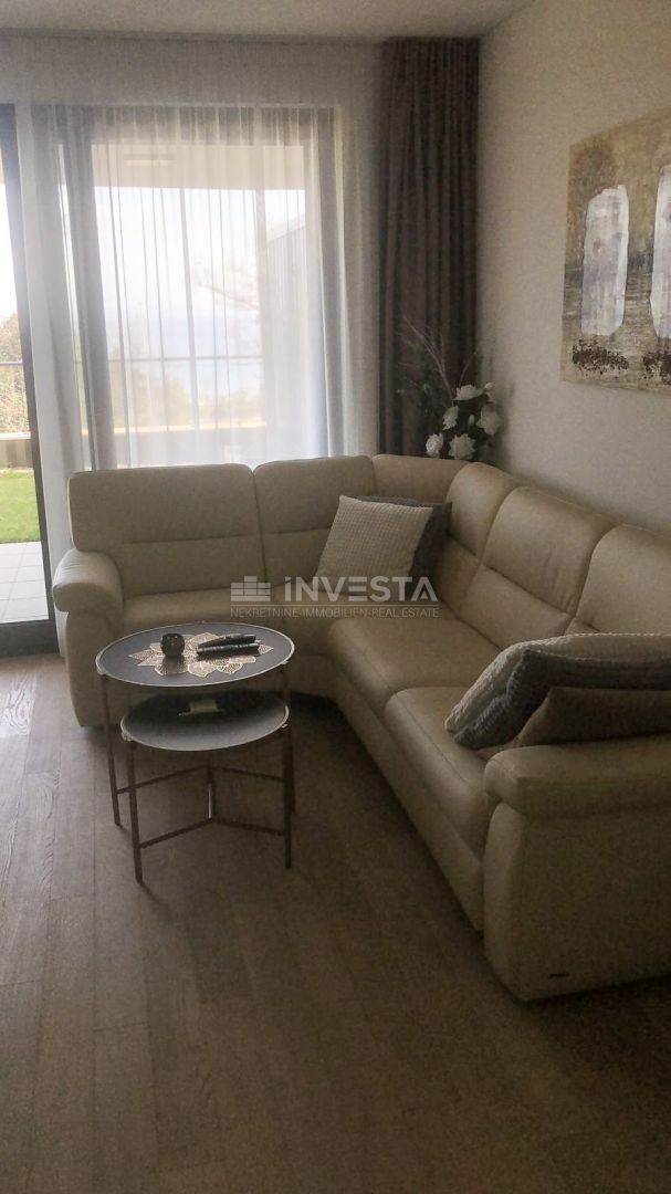 OPATIJA – appartamento di lusso con vista mare, posto auto e giardino