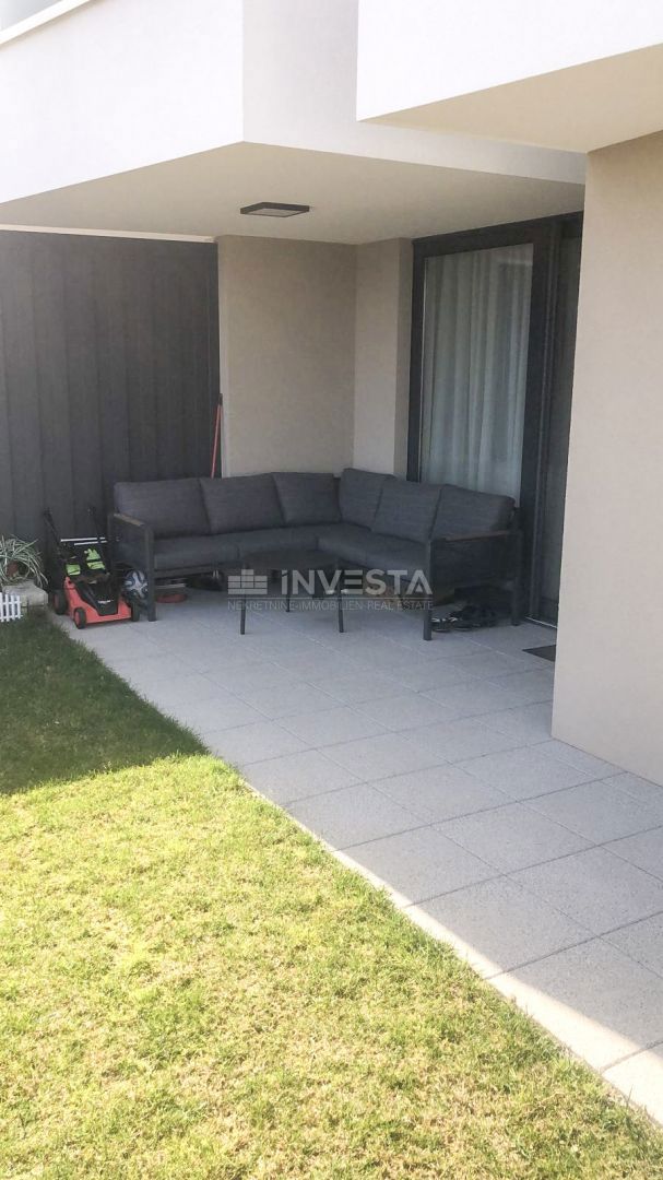 OPATIJA – appartamento di lusso con vista mare, posto auto e giardino