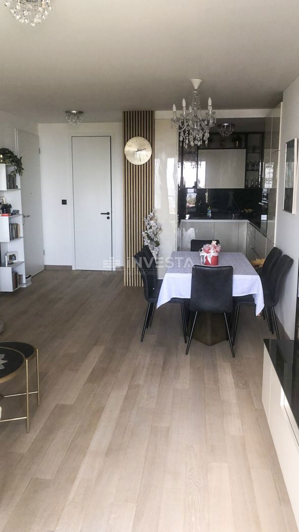 OPATIJA – appartamento di lusso con vista mare, posto auto e giardino