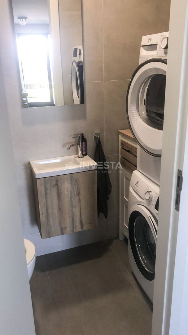 OPATIJA – appartamento di lusso con vista mare, posto auto e giardino