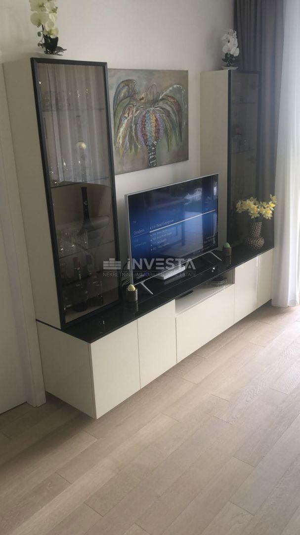 OPATIJA – appartamento di lusso con vista mare, posto auto e giardino