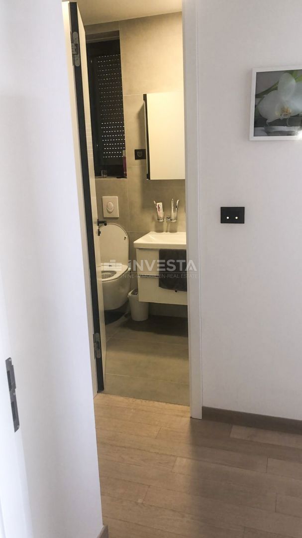 OPATIJA – appartamento di lusso con vista mare, posto auto e giardino