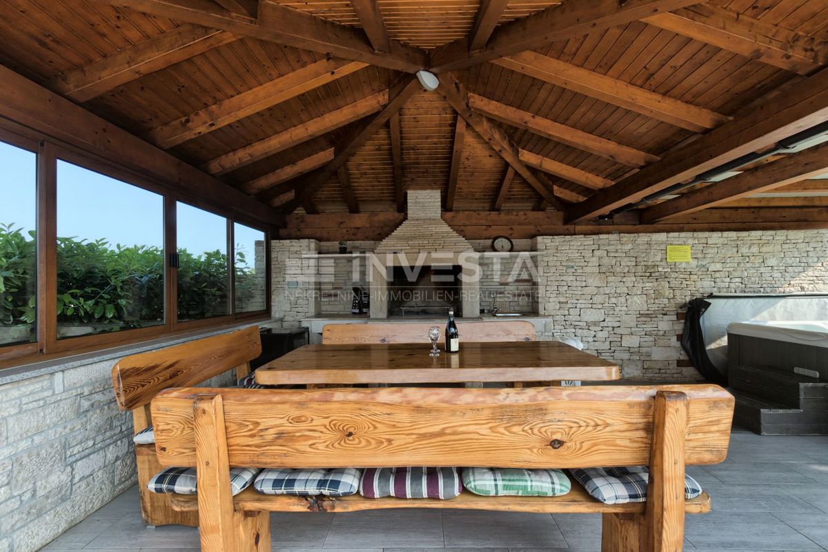 Villa spaziosa con piscina, nei pressi di Svetvinčente