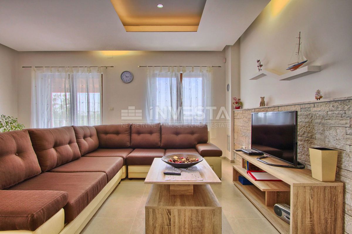 Villa spaziosa con piscina, nei pressi di Svetvinčente