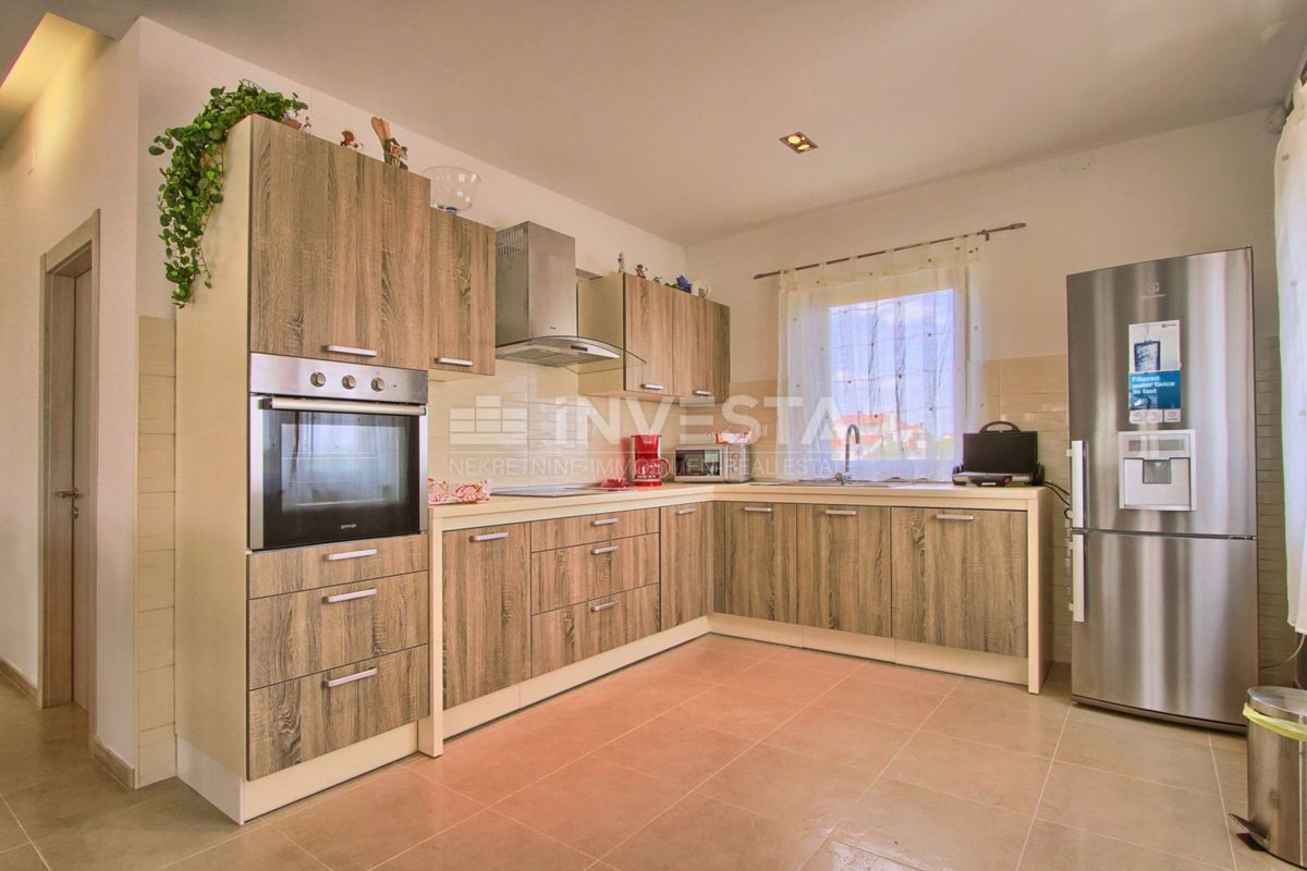 Villa spaziosa con piscina, nei pressi di Svetvinčente