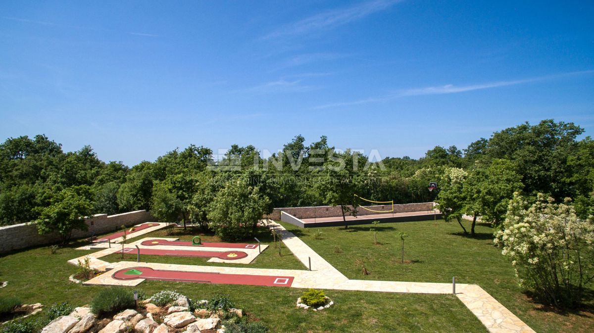 Villa spaziosa con piscina, nei pressi di Svetvinčente