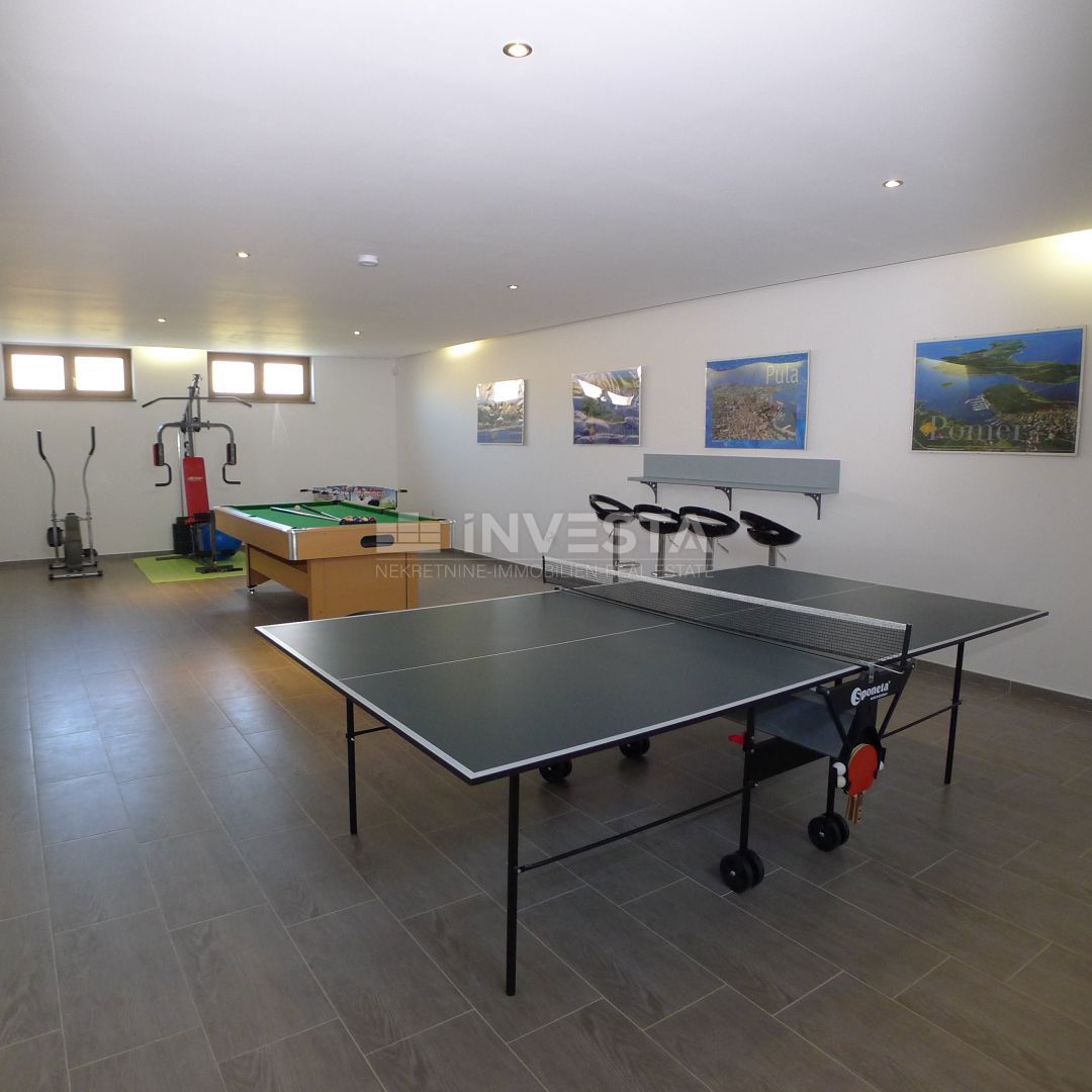 Villa spaziosa con piscina, nei pressi di Svetvinčente