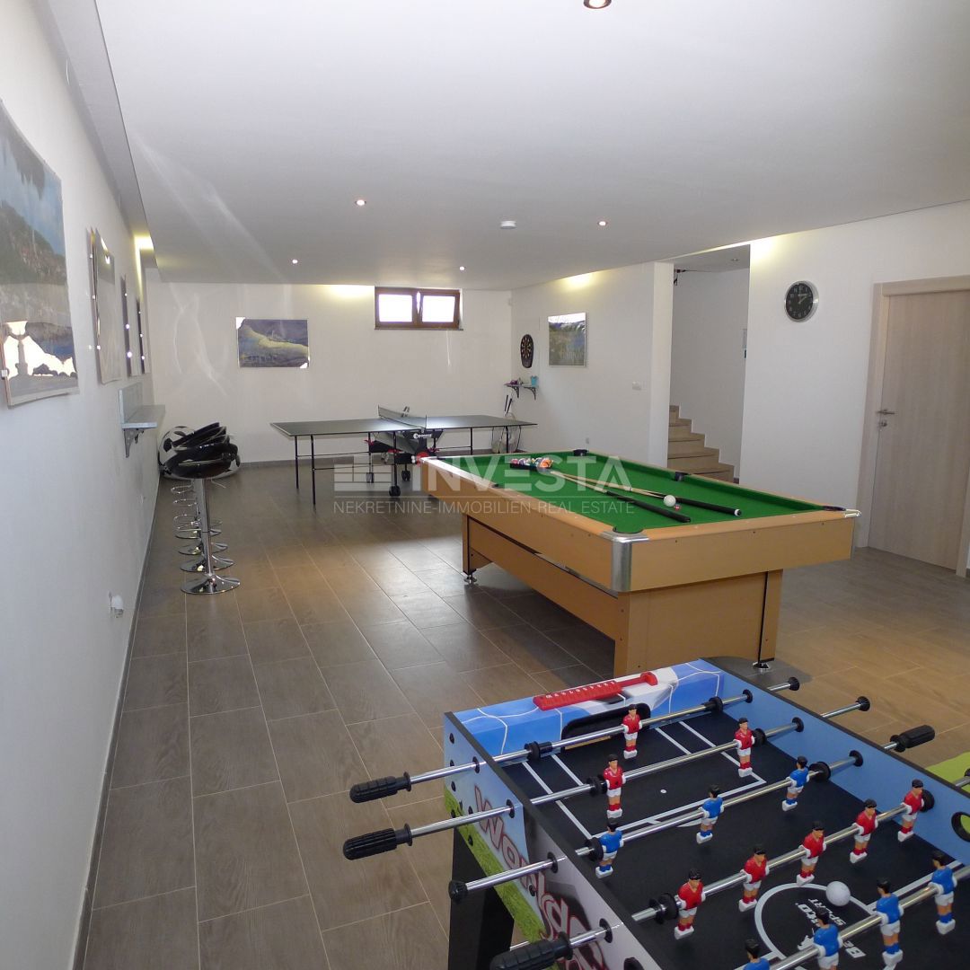 Villa spaziosa con piscina, nei pressi di Svetvinčente