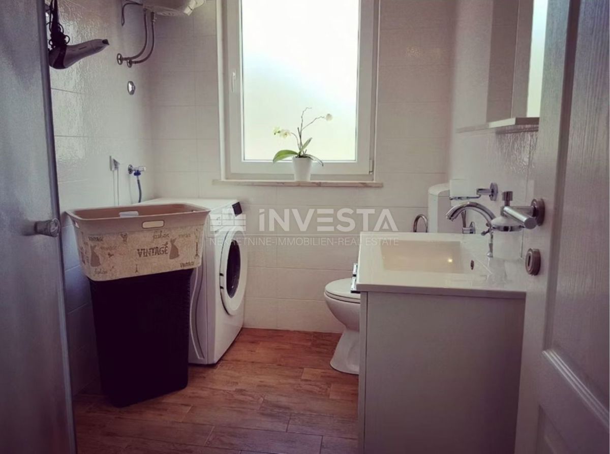 Casa con piscina e ampio giardino, vicino al mare