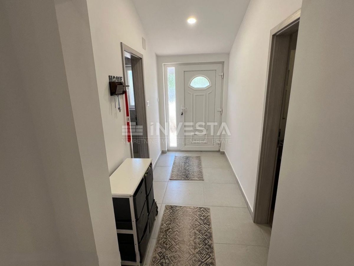 Pola, Sissano Villetta ristrutturata al piano terra con 3 stanze, superficie 100 m²