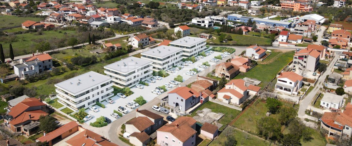 Zona di Pola – appartamento al piano terra in una nuova costruzione con giardino e parcheggio