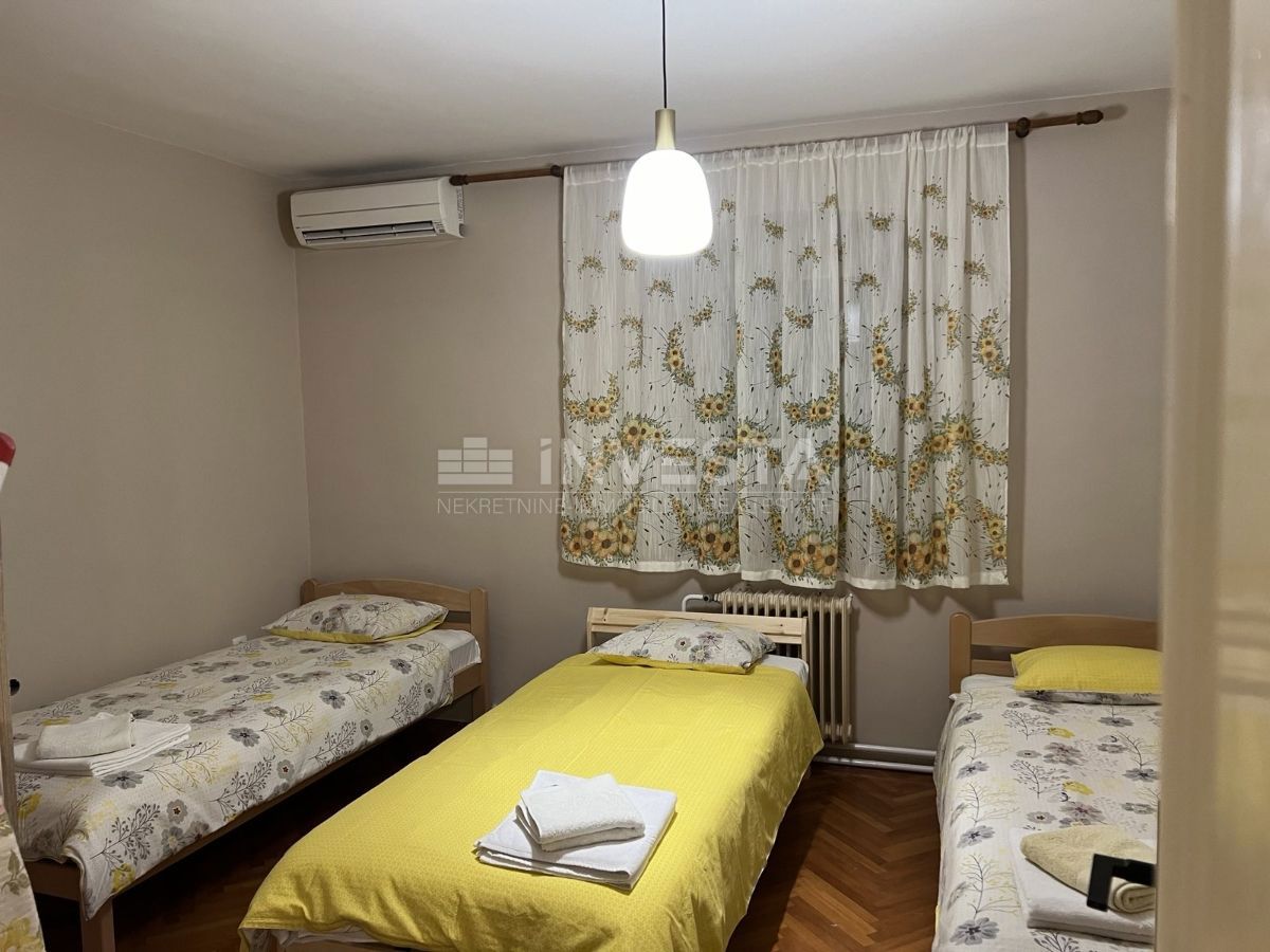 Parenzo, Casa a Schiera al Piano Terra con Ampio Giardino