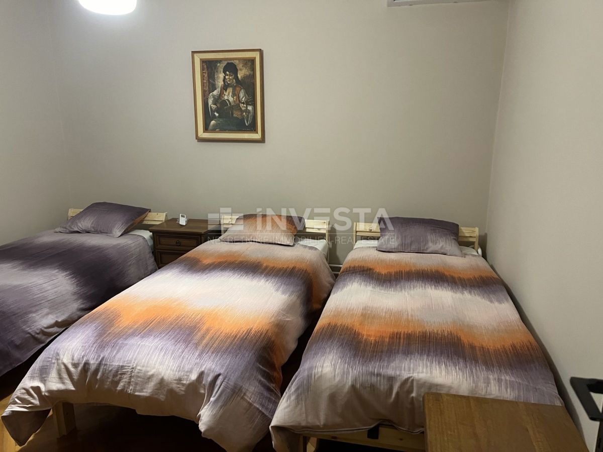 Parenzo, Casa a Schiera al Piano Terra con Ampio Giardino