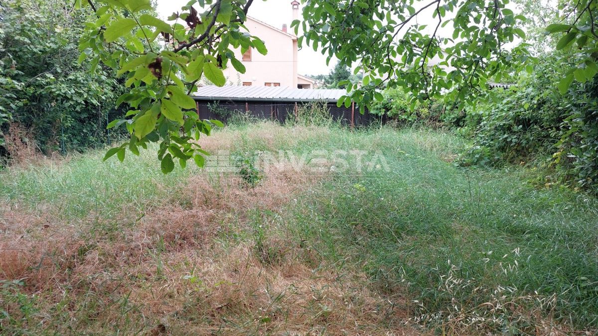 Parenzo, Casa a Schiera al Piano Terra con Ampio Giardino