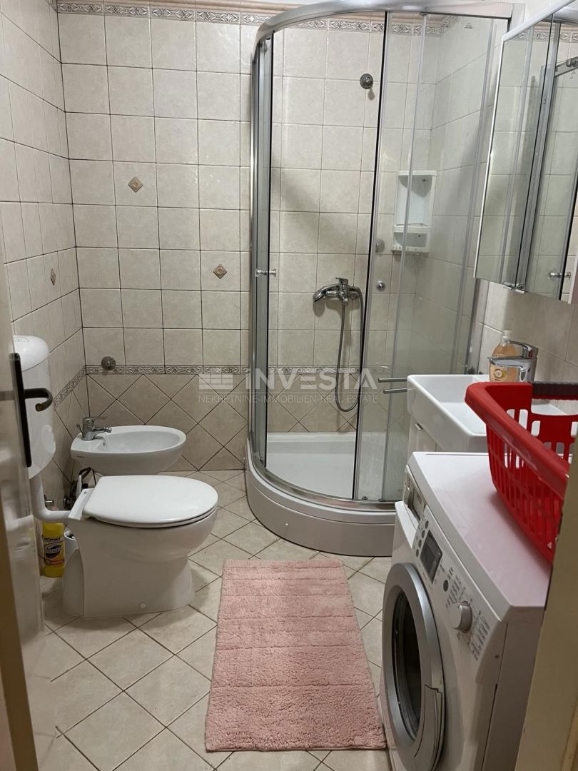 Parenzo, Casa a Schiera al Piano Terra con Ampio Giardino