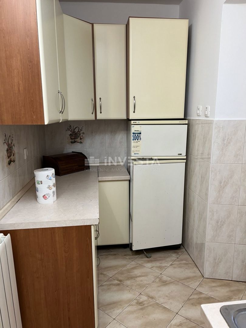 Parenzo, Casa a Schiera al Piano Terra con Ampio Giardino