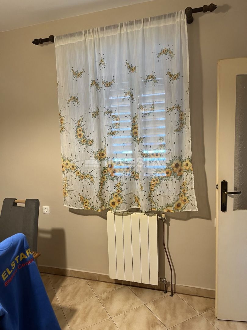 Parenzo, Casa a Schiera al Piano Terra con Ampio Giardino