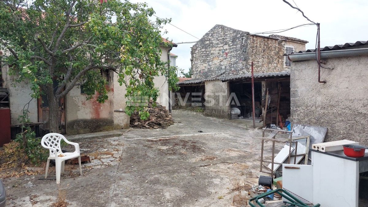 Parenzo, Casa a Schiera al Piano Terra con Ampio Giardino