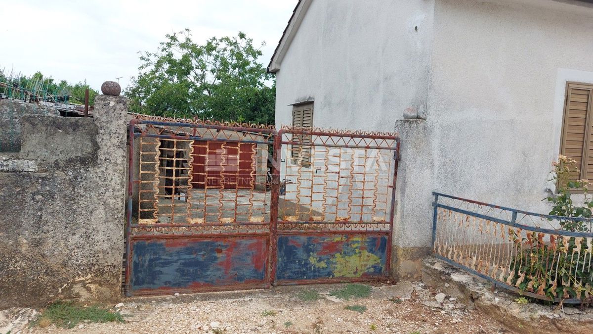 Parenzo, Casa a Schiera al Piano Terra con Ampio Giardino
