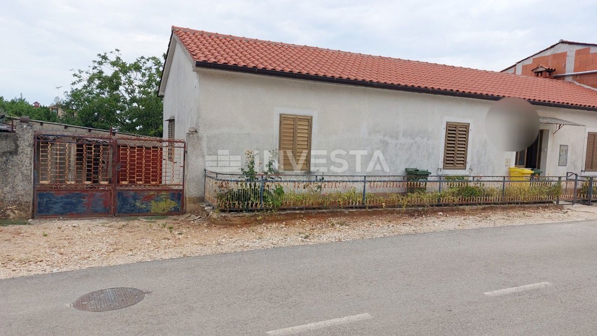 Parenzo, Casa a Schiera al Piano Terra con Ampio Giardino