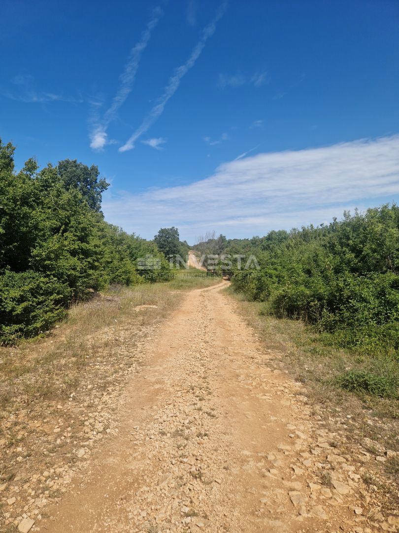 Peroj, Terreno agricolo, uso T, 1 km dal mare