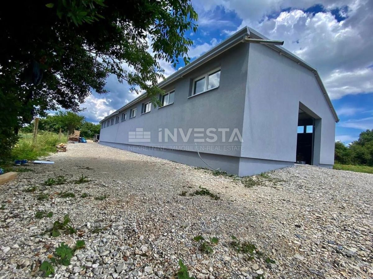 Edificio commerciale polifunzionale di Svetvinčenat