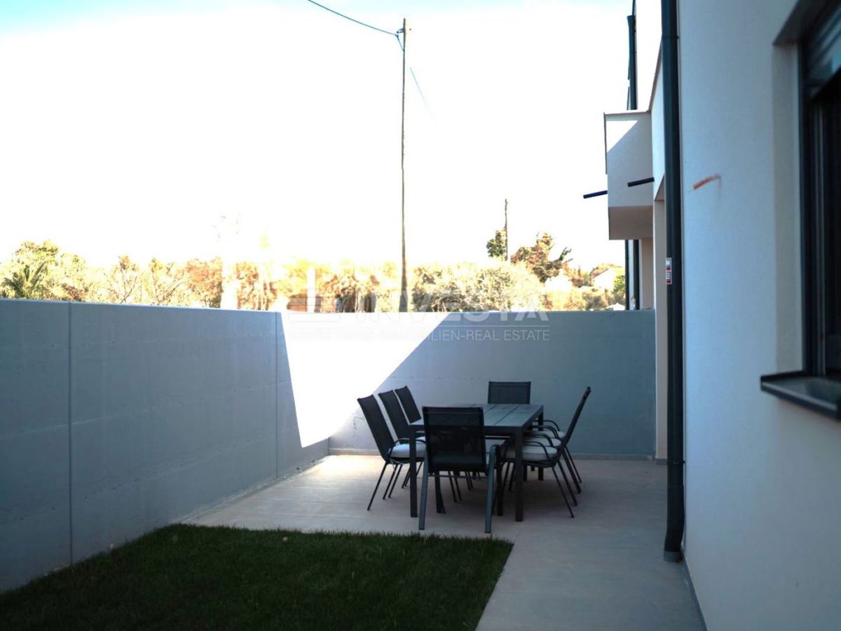 Medulin, Villa moderna con garage e piscina, a soli 200 m dal mare