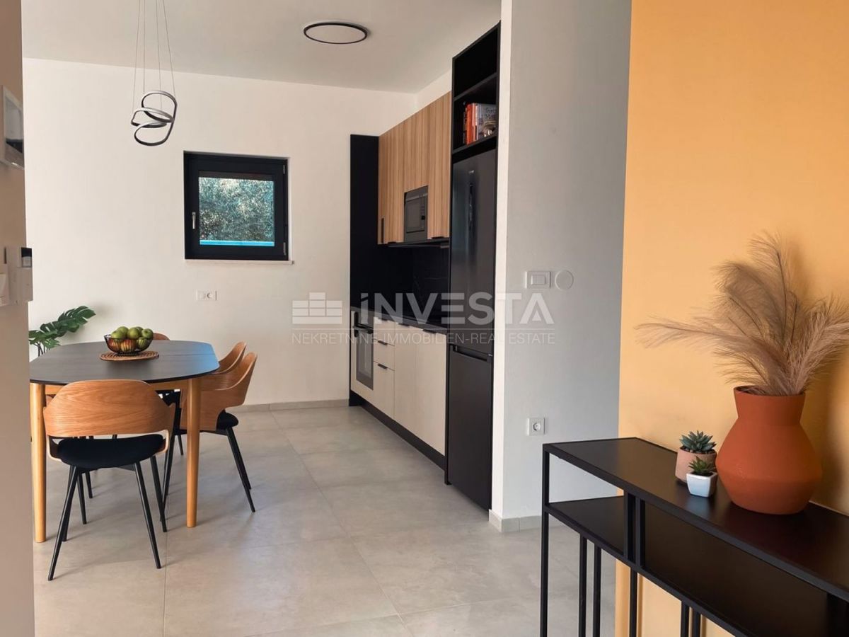 Medulin, Villa moderna con garage e piscina, a soli 200 m dal mare