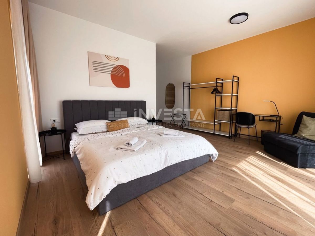 Medulin, Villa moderna con garage e piscina, a soli 200 m dal mare