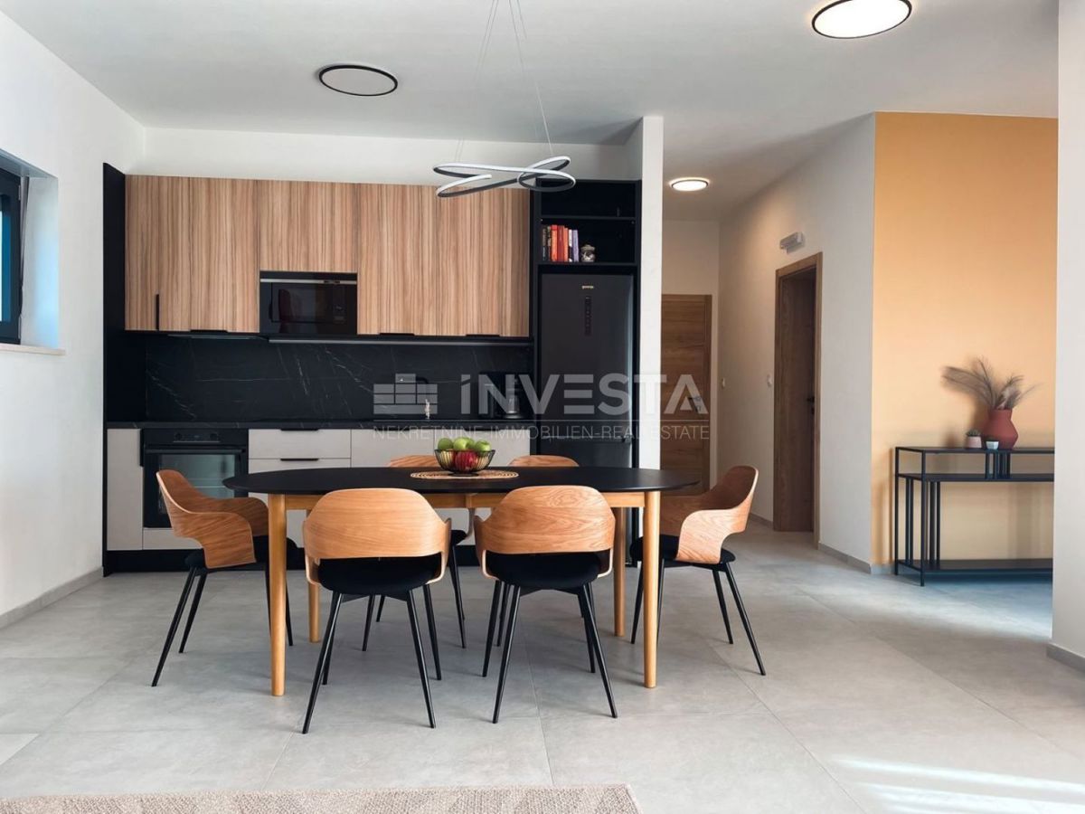 Medulin, Villa moderna con garage e piscina, a soli 200 m dal mare