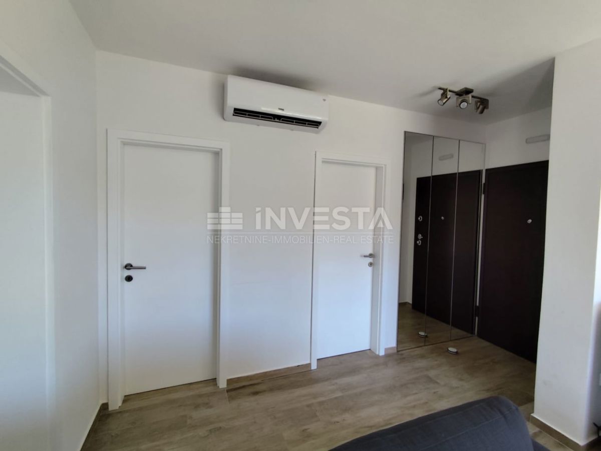 Pola, Nuova costruzione con permesso di agibilità, primo piano, appartamento con 2 camere da letto, parcheggio