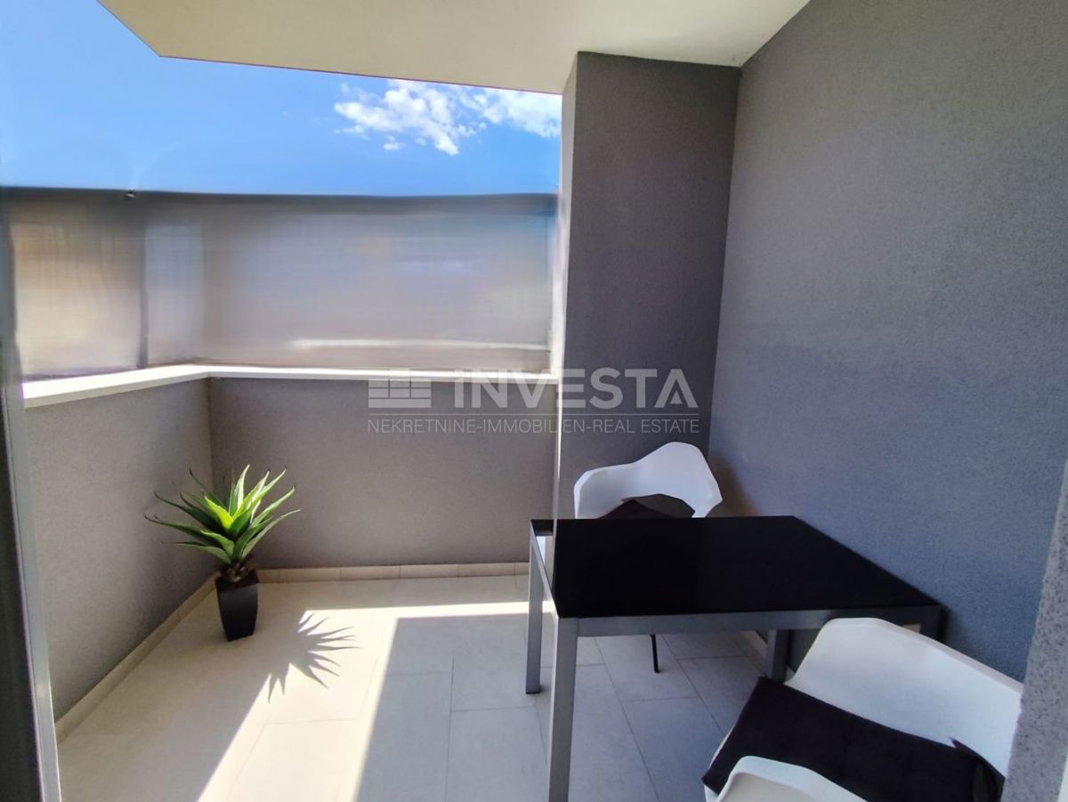 Pola, Nuova costruzione con permesso di agibilità, primo piano, appartamento con 2 camere da letto, parcheggio