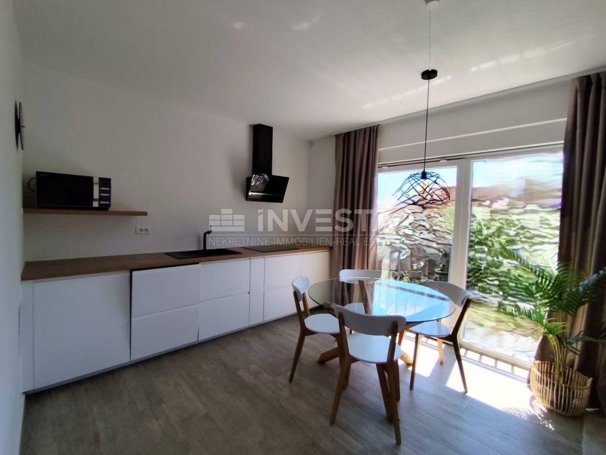 Pola, Nuova costruzione con permesso di agibilità, primo piano, appartamento con 2 camere da letto, parcheggio