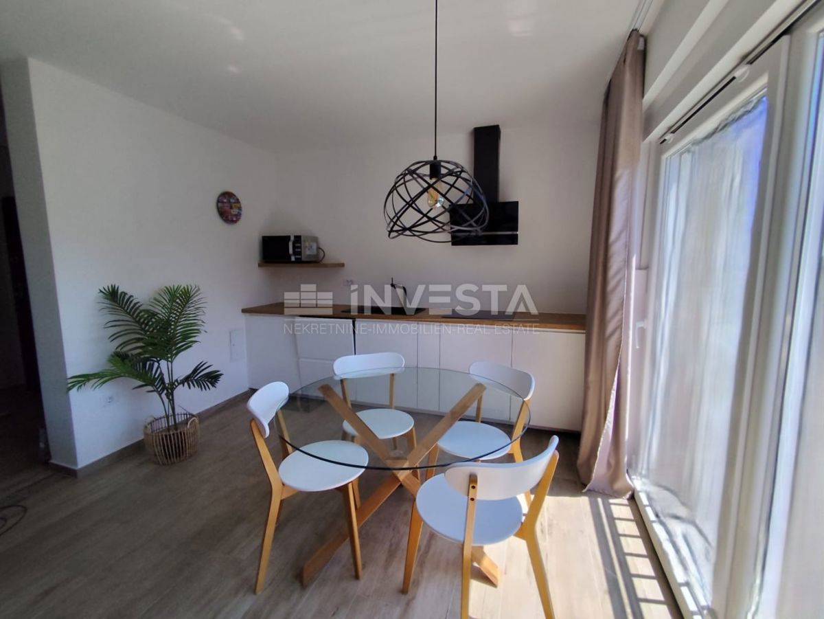 Pola, Nuova costruzione con permesso di agibilità, primo piano, appartamento con 2 camere da letto, parcheggio