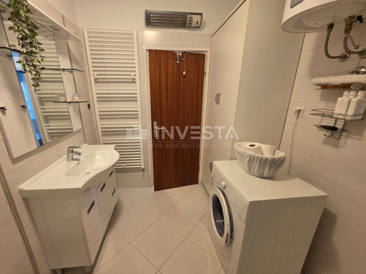 Pola, bellissimo e spazioso appartamento, 3 camere da letto, parcheggio privato e giardino