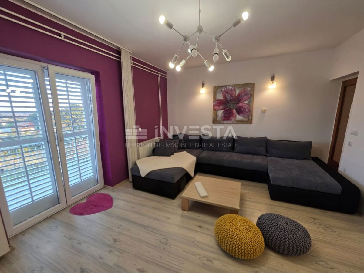 Pola, bellissimo e spazioso appartamento, 3 camere da letto, parcheggio privato e giardino