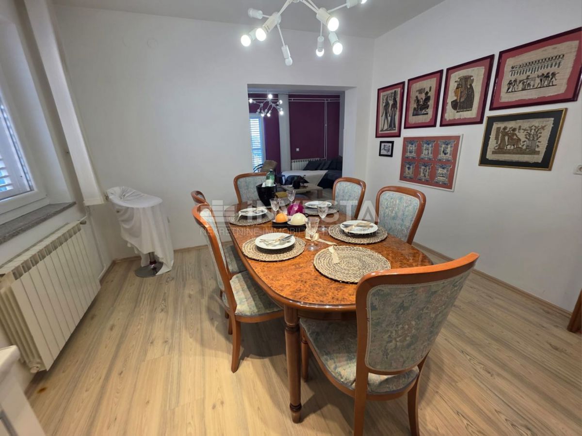 Pola, bellissimo e spazioso appartamento, 3 camere da letto, parcheggio privato e giardino