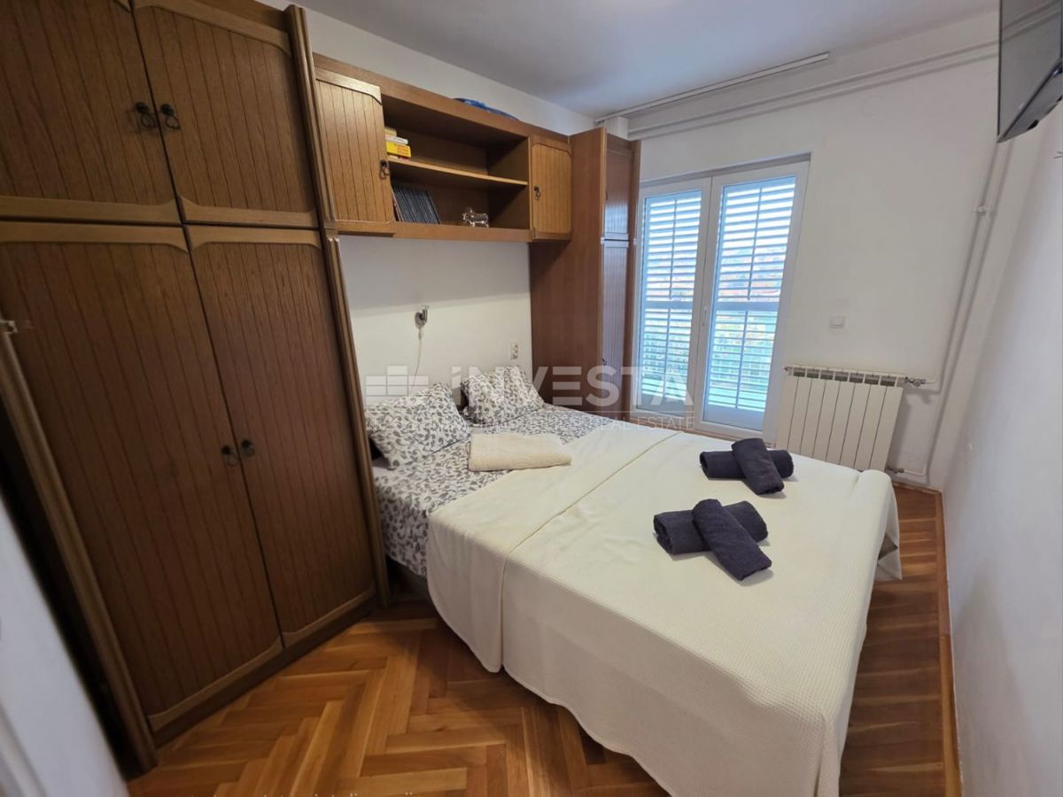 Pola, bellissimo e spazioso appartamento, 3 camere da letto, parcheggio privato e giardino