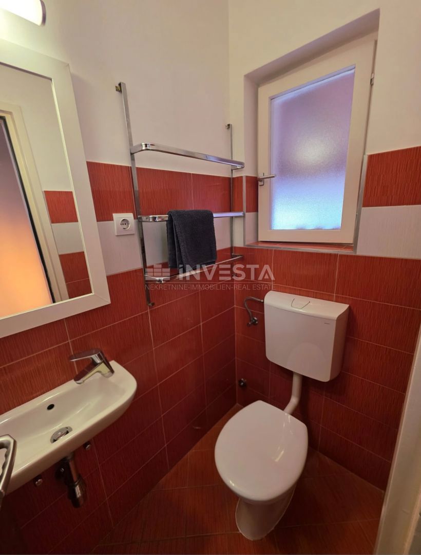 Pola, bellissimo e spazioso appartamento, 3 camere da letto, parcheggio privato e giardino