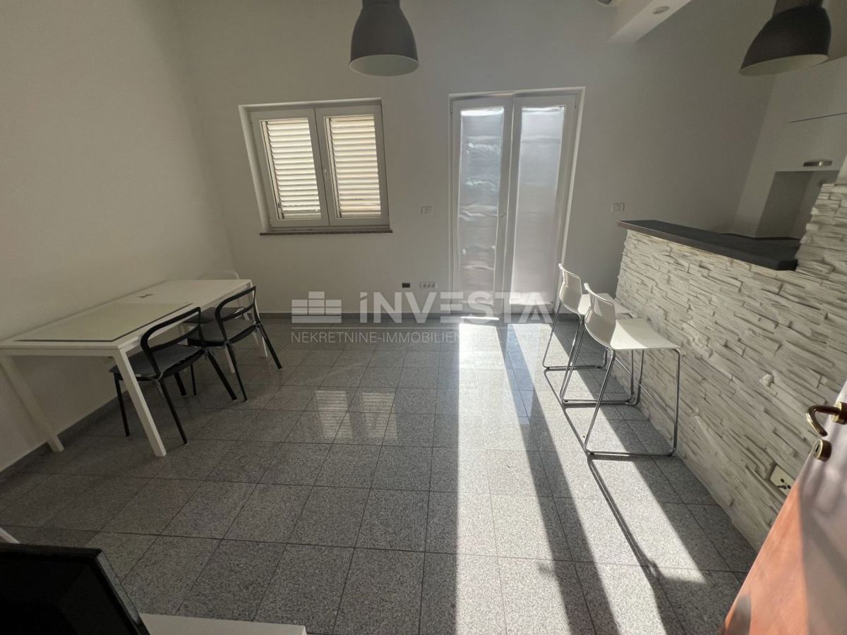 Pola, appartamento con una camera da letto, 49 m², piano terra con parcheggio
