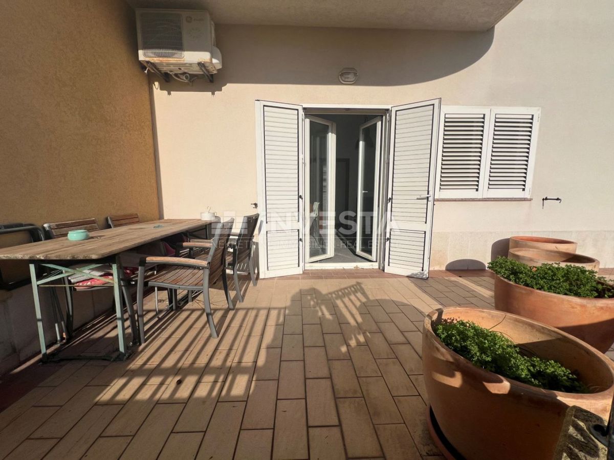 Pola, appartamento con una camera da letto, 49 m², piano terra con parcheggio