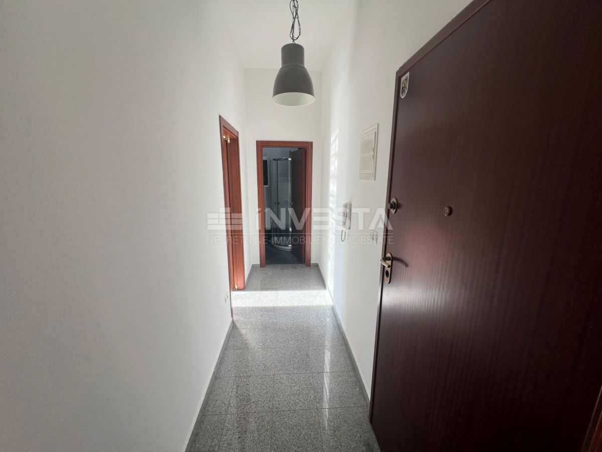 Pola, appartamento con una camera da letto, 49 m², piano terra con parcheggio