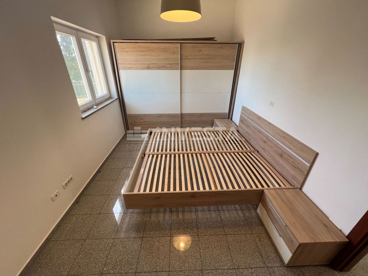 Pola, appartamento con una camera da letto, 49 m², piano terra con parcheggio