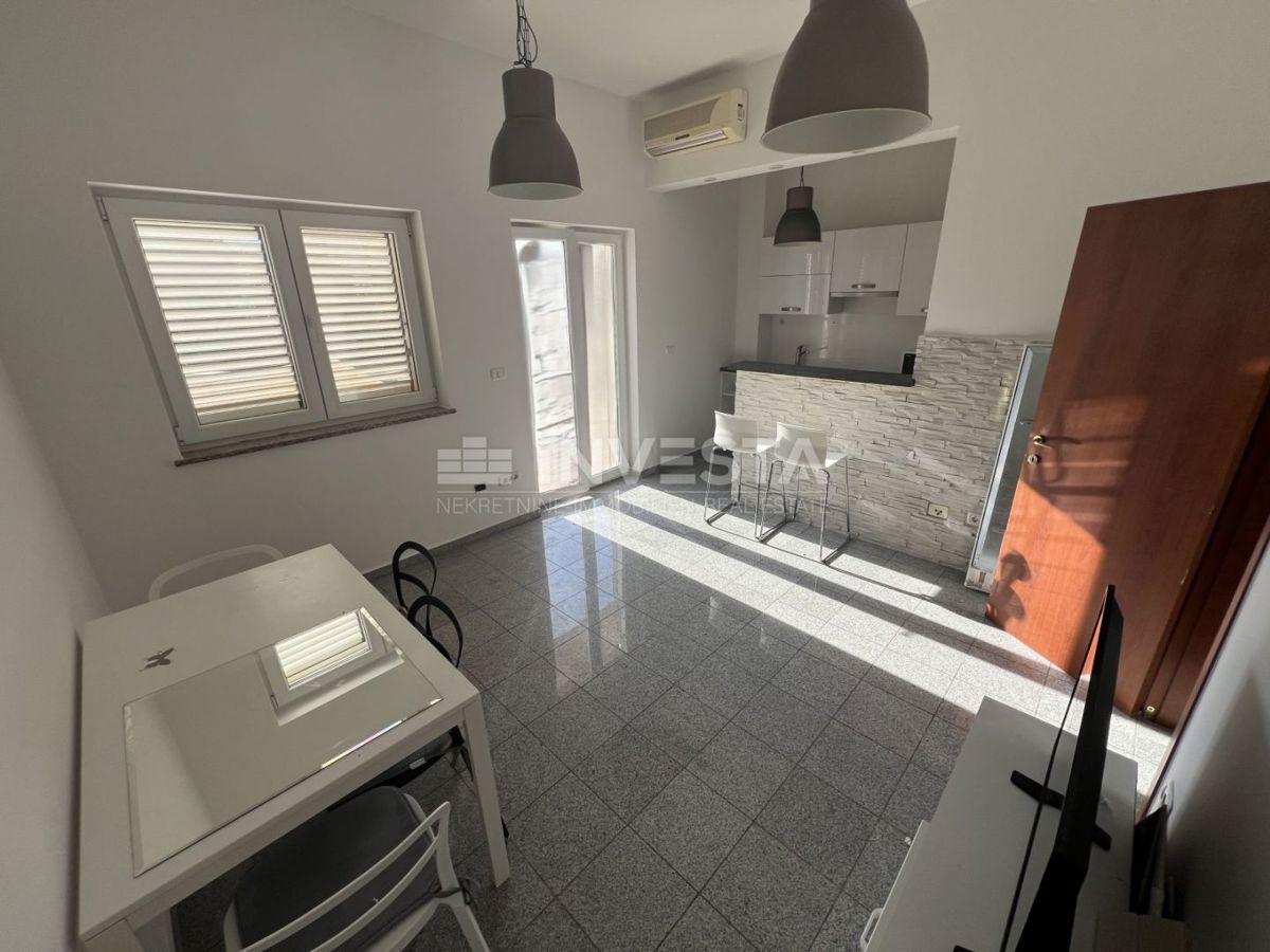 Pola, appartamento con una camera da letto, 49 m², piano terra con parcheggio